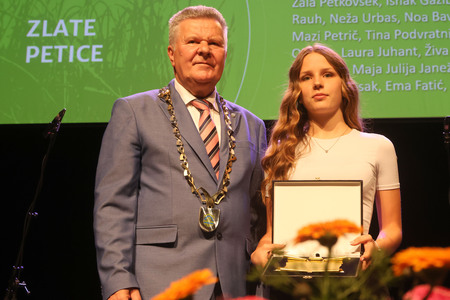 ZLATA PETICA 144 FOTO LJUBO VUKELIČ